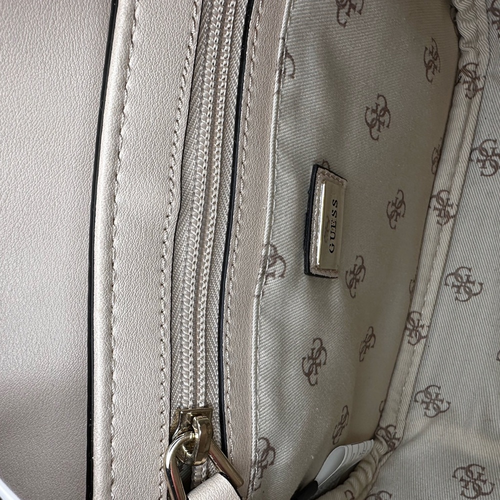 Guess Handbag - Picture 2 of 5
